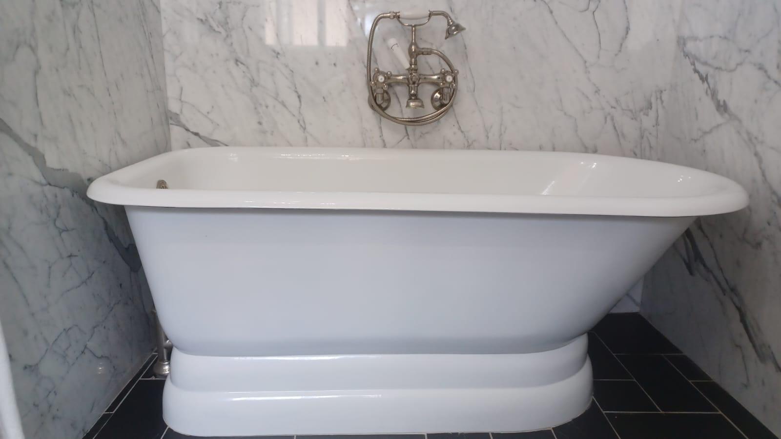 Bathtub Reglazing img 5 reglazed-bathtub-beverly-hills